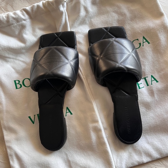 Bottega Veneta Lido Quilted Sandal | Box & Dust Bags Incl. - Picture 6 of 7